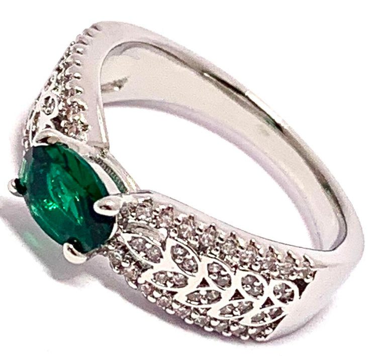Anillo de aniversario de boda con superposición de oro blanco.