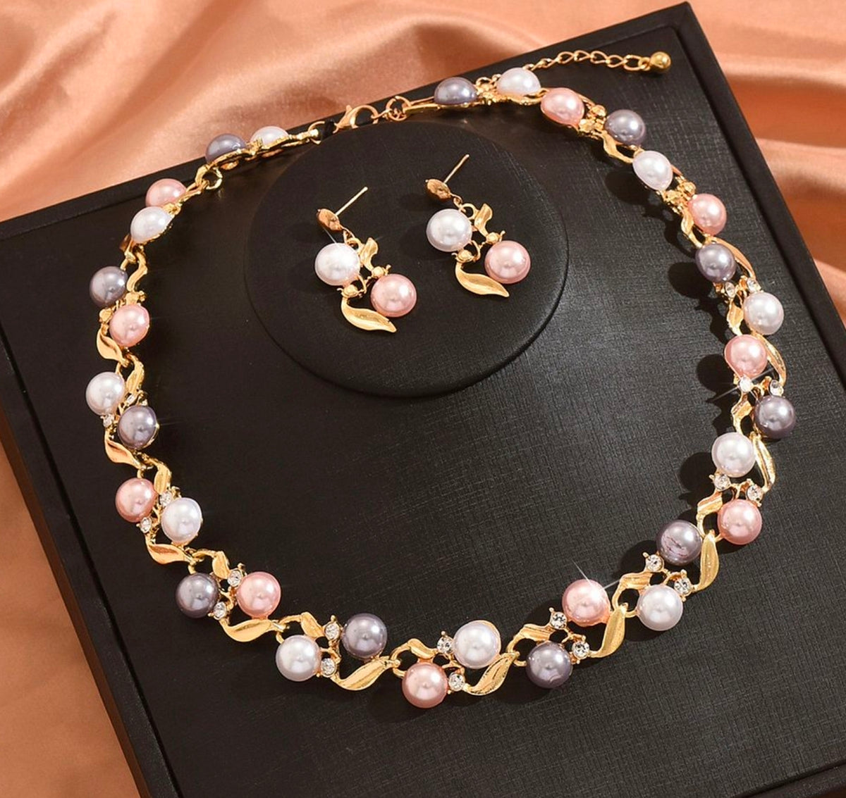 Conjunto de collar y pendientes con perlas multicolores de 10mm y diamantes Diamonique, banado de oro de 18k, baNN